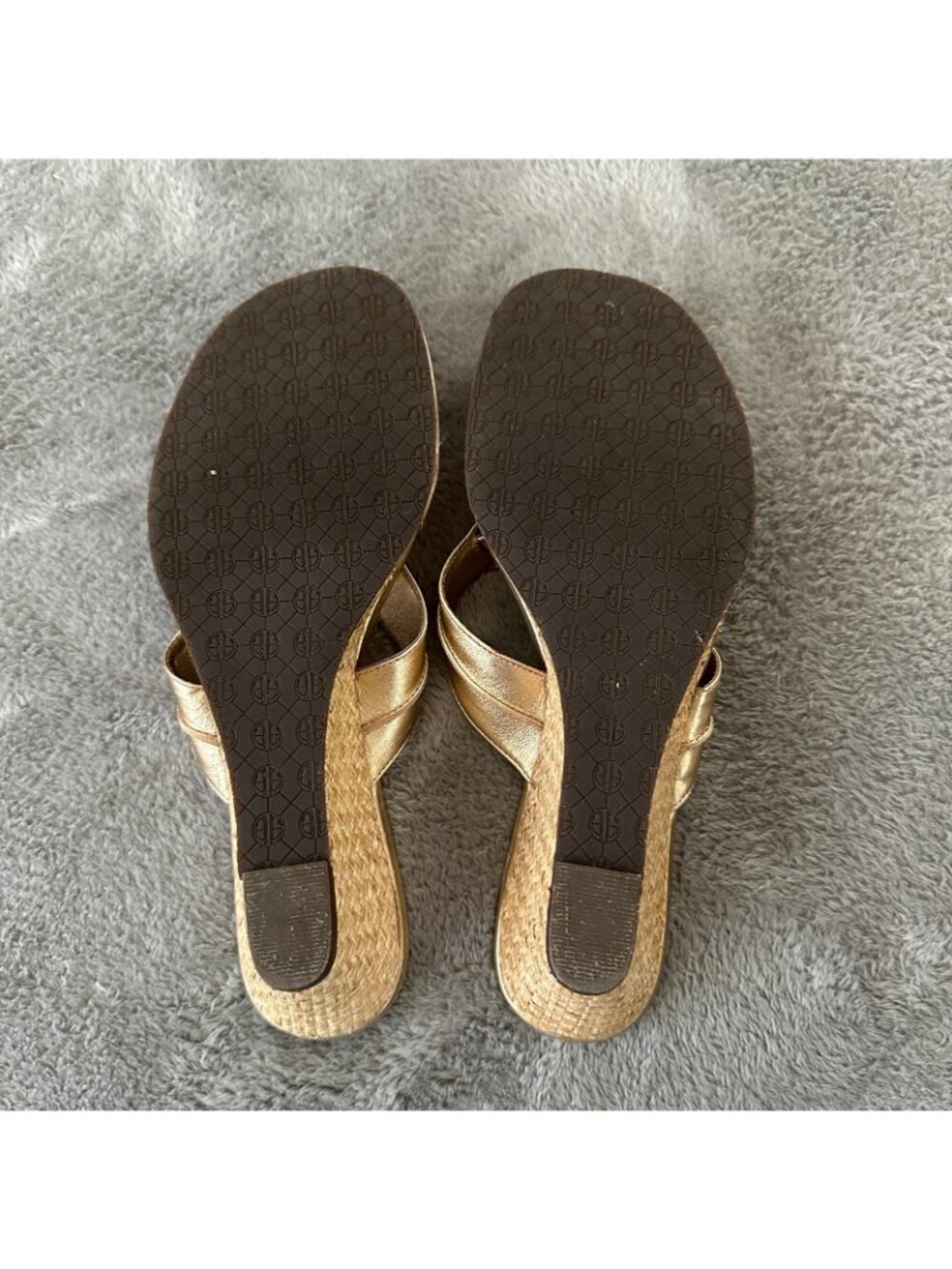 Lilly Pulitzer Gold Metallic Wedge Thong Sandals - Picture 7 of 8